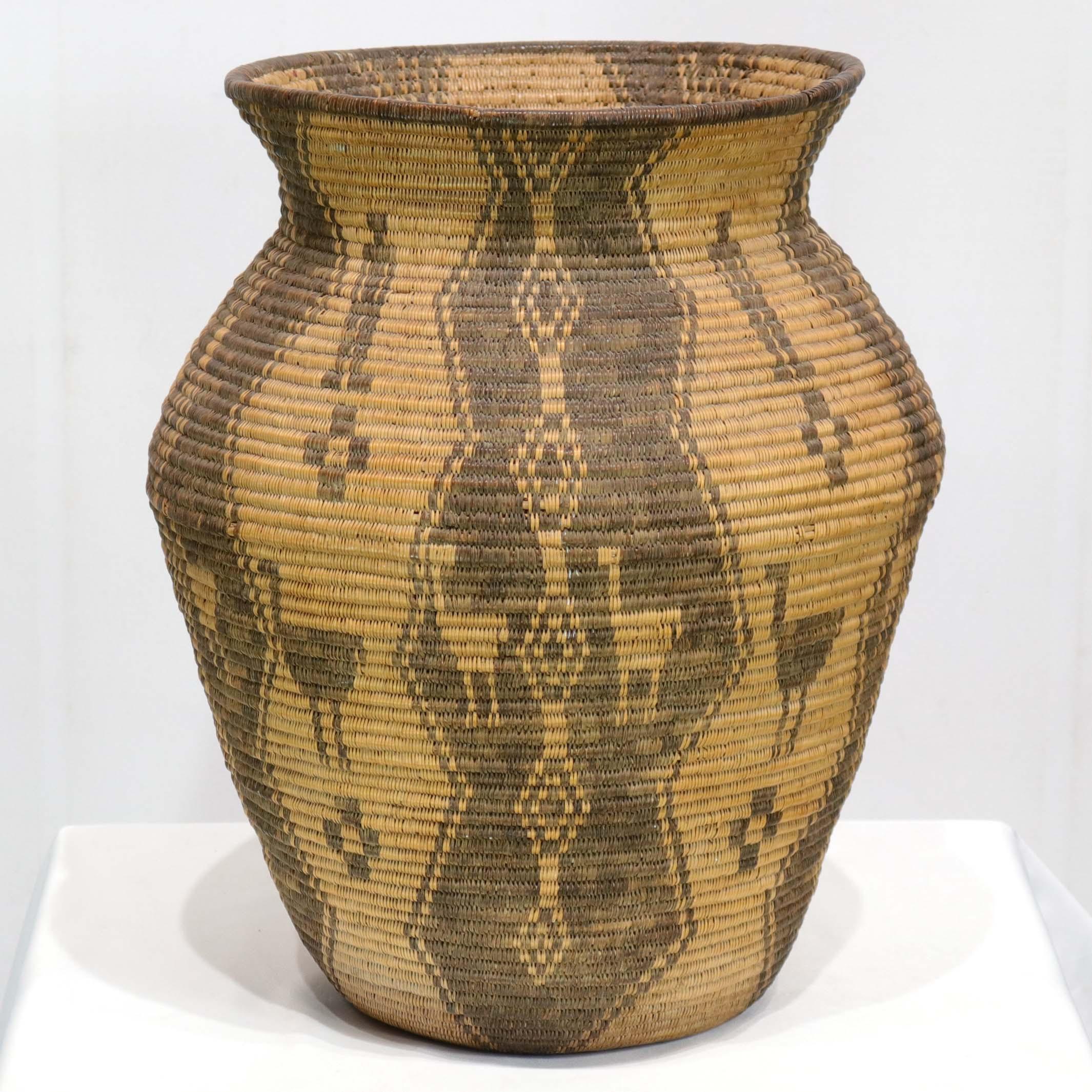 1910 Yavapai Ostrich Olla