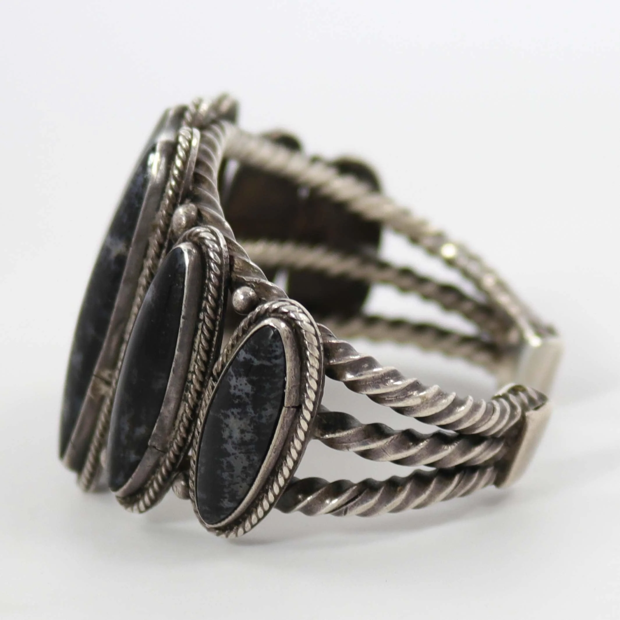 1940s Agate Row Bracelet - Image 2