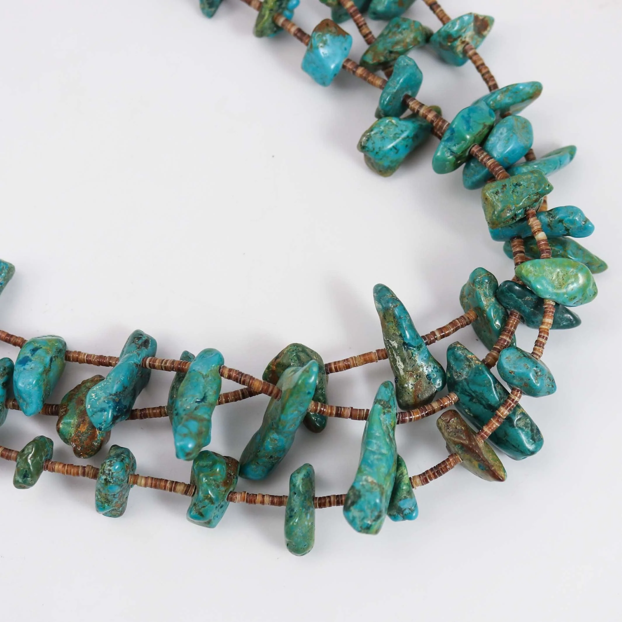 1970s Turquoise and Shell Necklace - Image 3