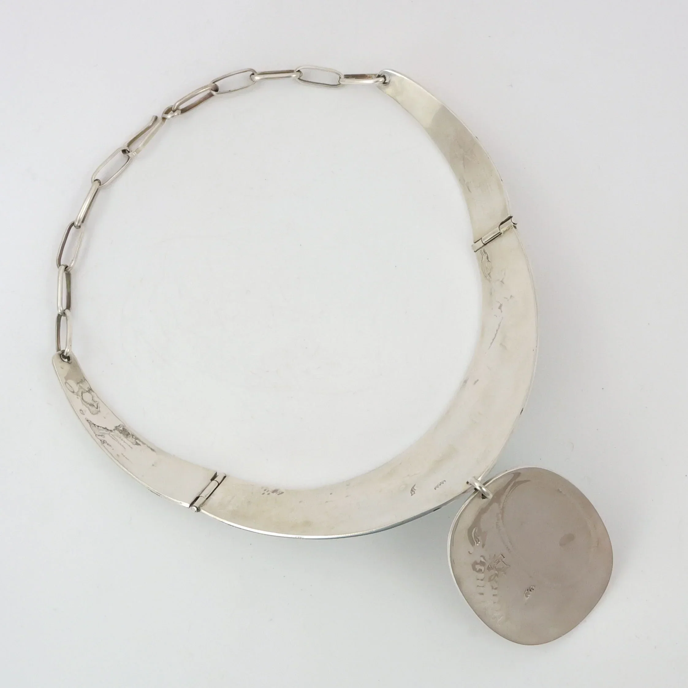 1970s Village Scene Collar Necklace - Image 7