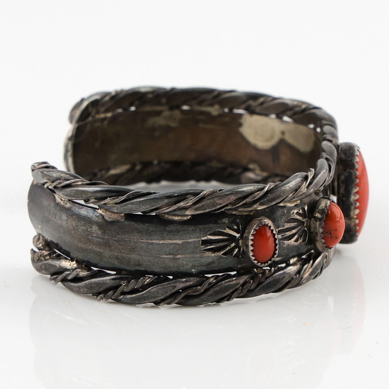 1960s Coral Cuff - Image 3