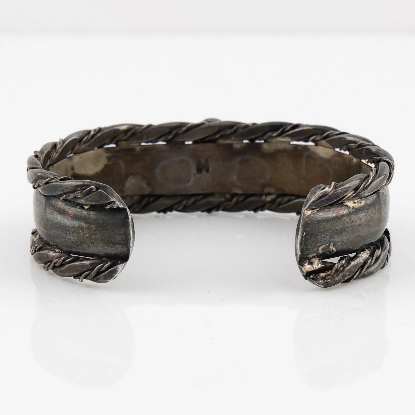 1960s Coral Cuff - Image 5