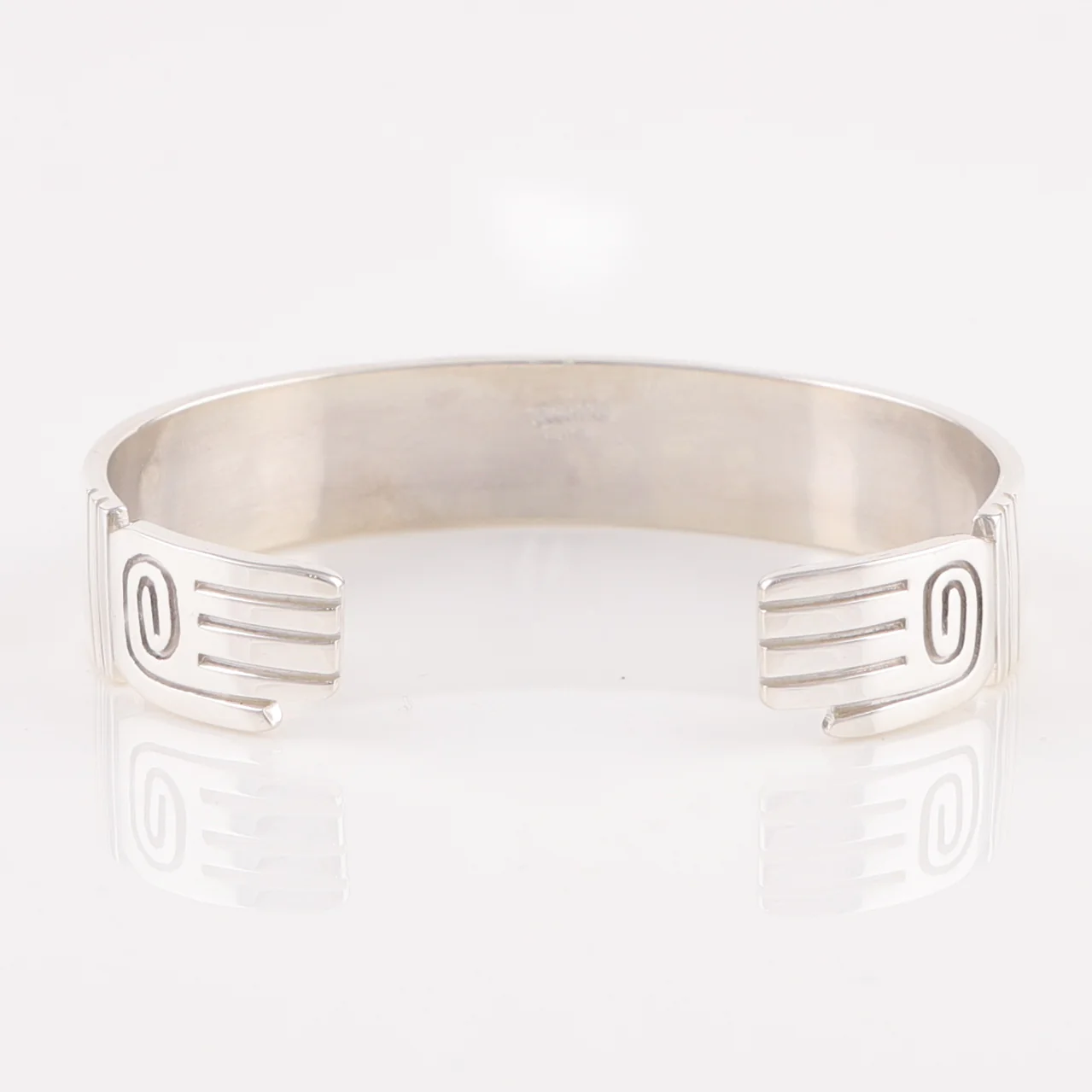 Navajo Storyteller Cuff - Image 4